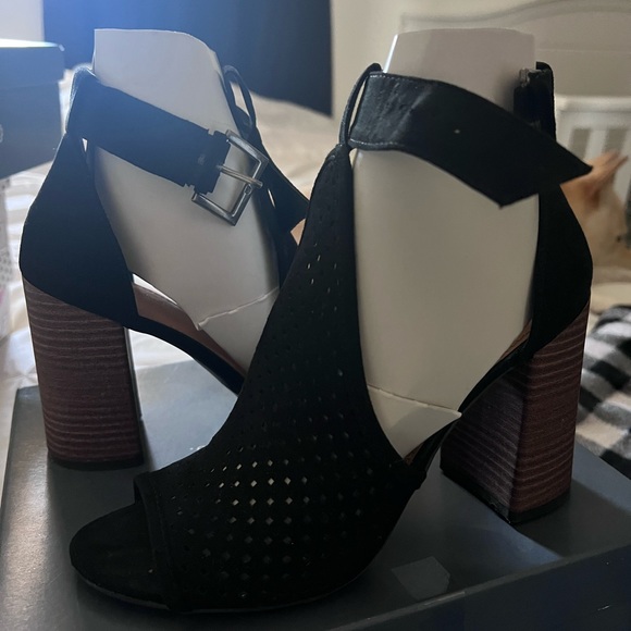 Black Open Peep Toe Heal/Booties - Picture 1 of 3